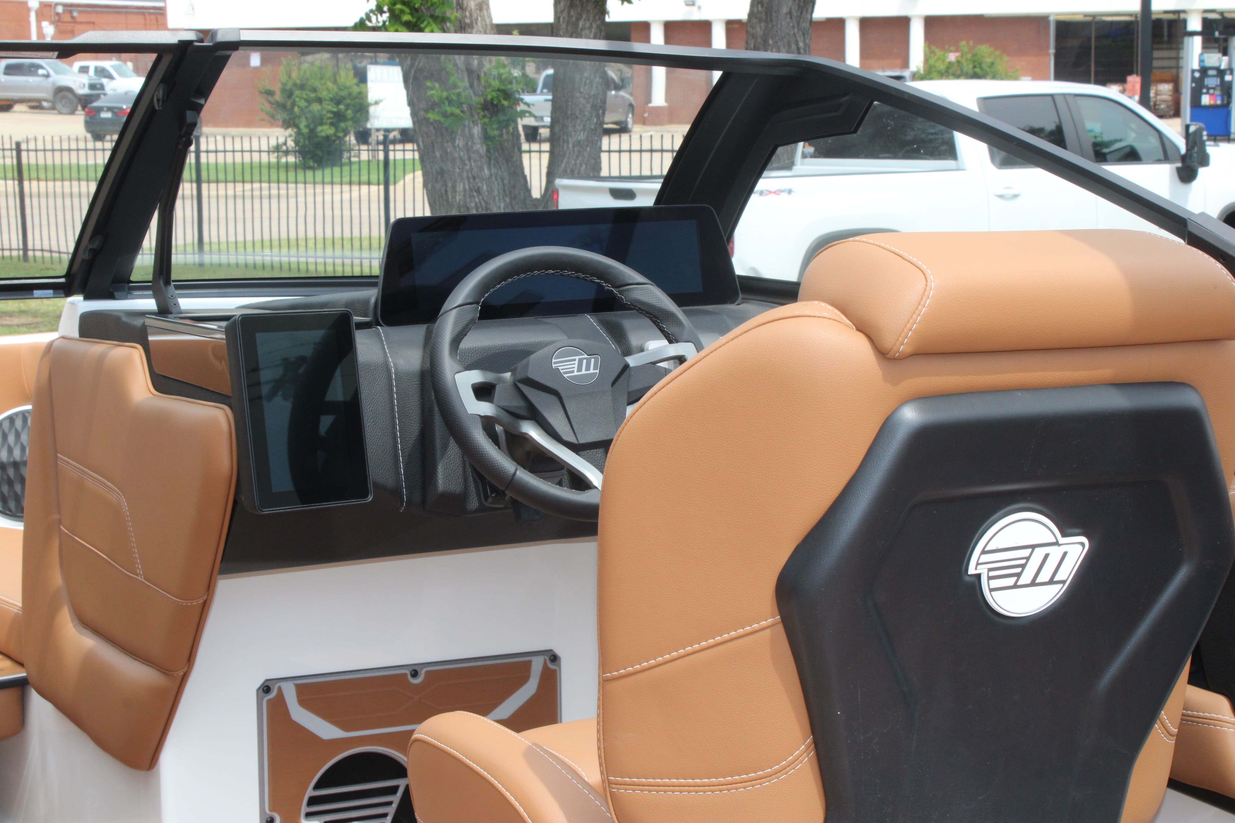 2025 Malibu 26 LSV Icon